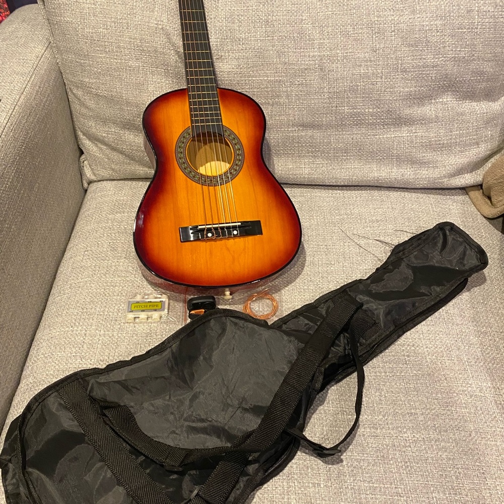 Best Choice Products 2002, kids guitar, never played w/ bag & accessories